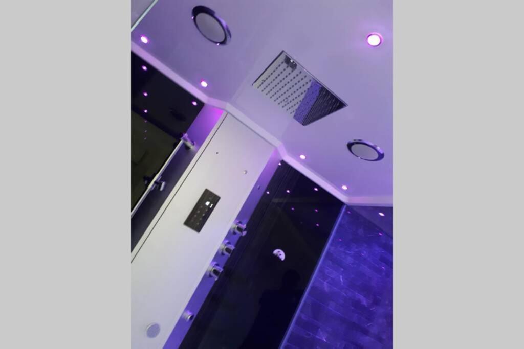 Spa Privatif Love Room, Le Hammam Et Bulles, Chez Nuits Chartraines Chartres Exterior foto