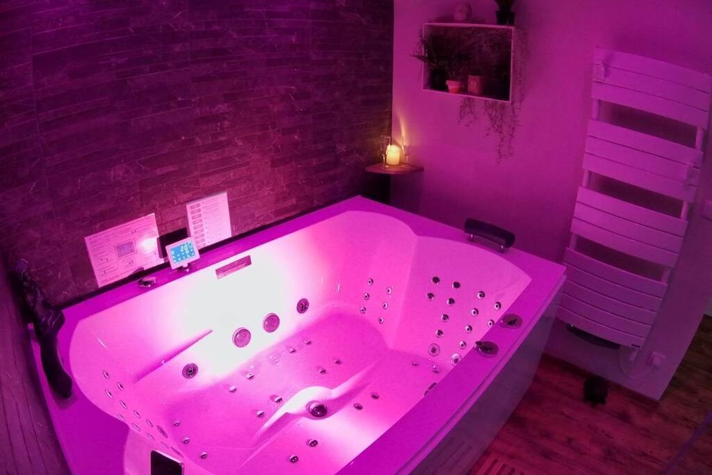 Spa Privatif Love Room, Le Hammam Et Bulles, Chez Nuits Chartraines Chartres Exterior foto